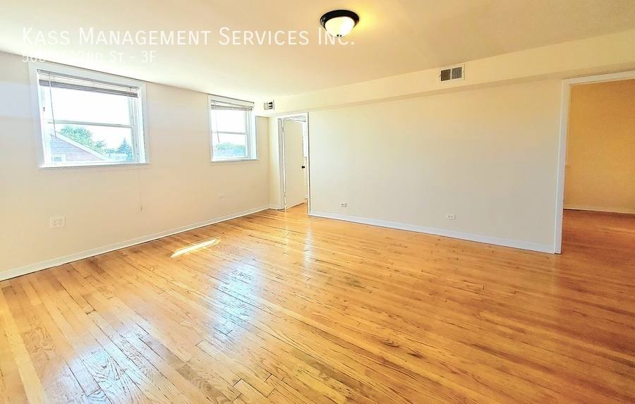Apartment for rent at 500 W 32nd St #3F, Chicago, IL 60616