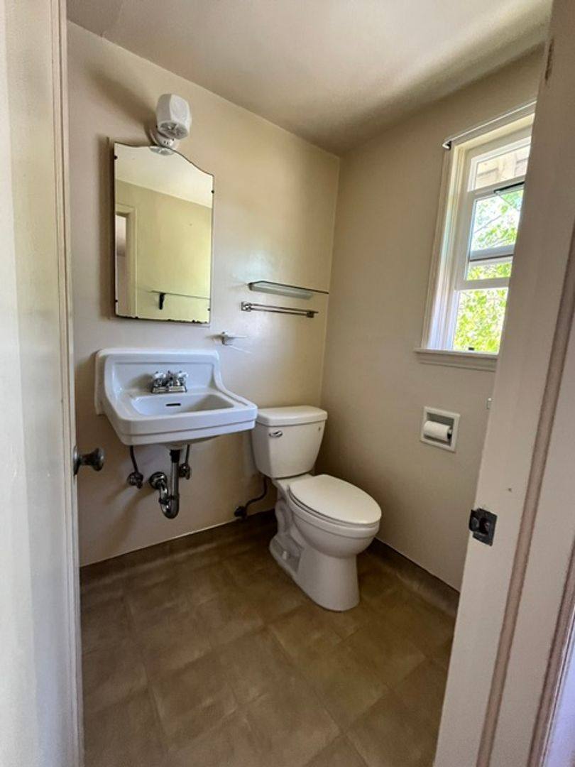 Apartment for rent at 327 Nevada St, Auburn, CA 95603