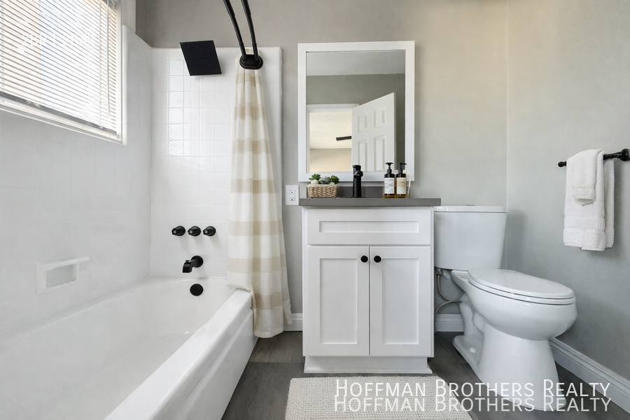 Apartment for rent at 4046 Coco Ave #1, Los Angeles, CA 90008