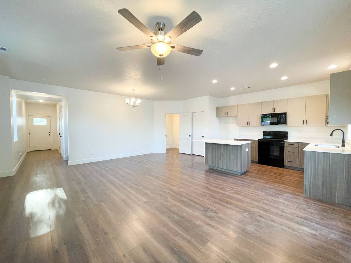 Townhouse for rent at 300 N 3600 W, Clearfield, UT 84015
