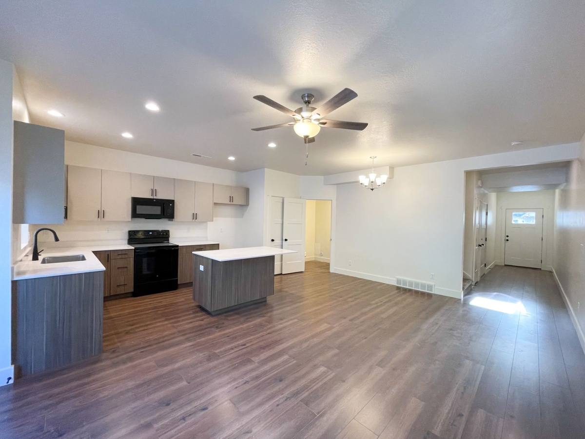 Townhouse for rent at 300 N 3600 W, Clearfield, UT 84015