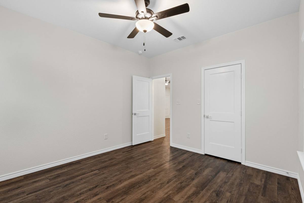 House for rent at 5718 Barkridge Dr, Granbury, TX 76048