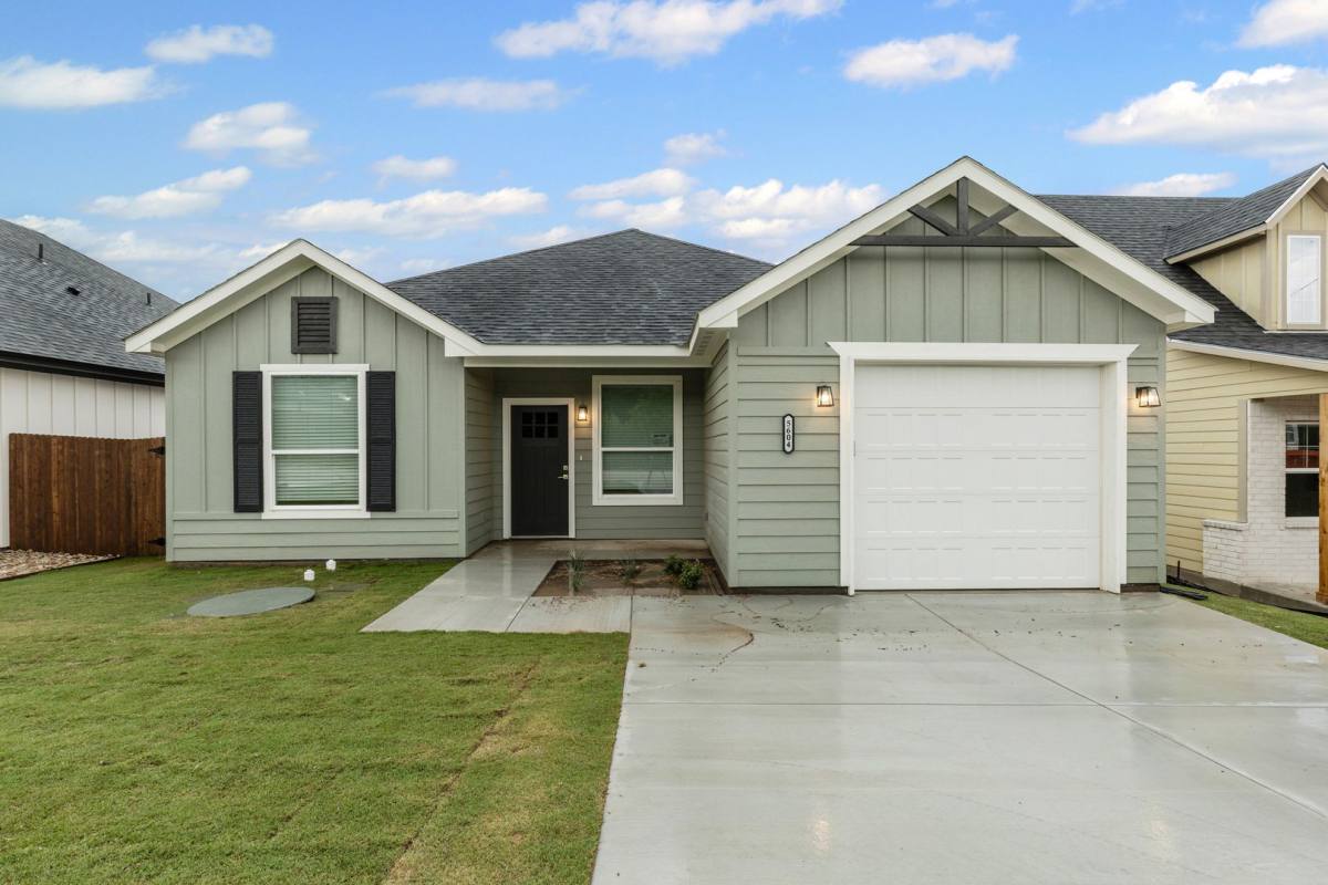 House for rent at 5718 Barkridge Dr, Granbury, TX 76048