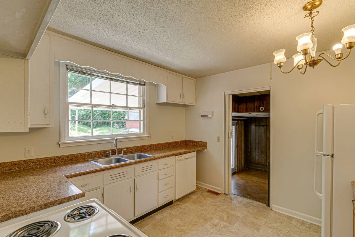 House for rent at 4824 Lynn Dr, Nashville, TN 37211