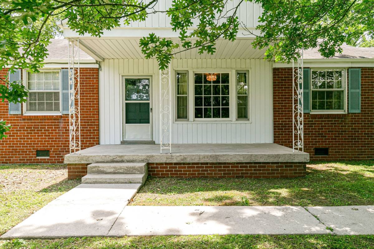House for rent at 4824 Lynn Dr, Nashville, TN 37211