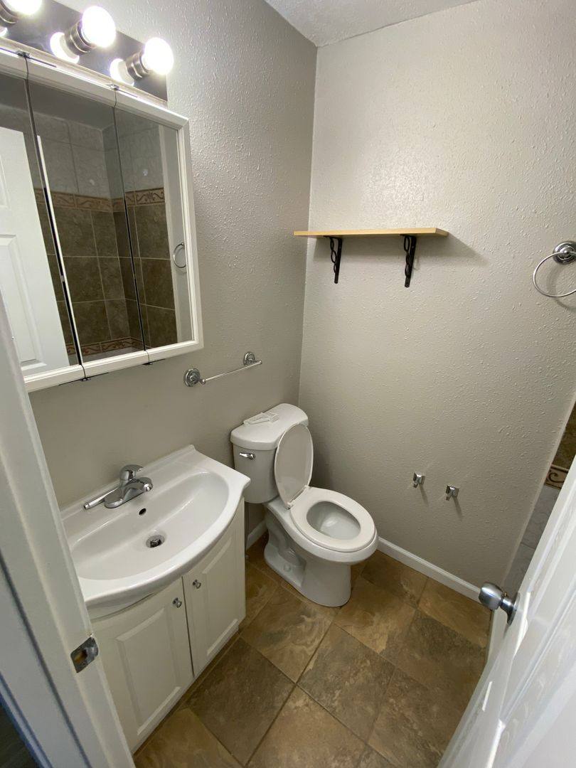 Apartment for rent at 1147 26th St, Des Moines, IA 50311