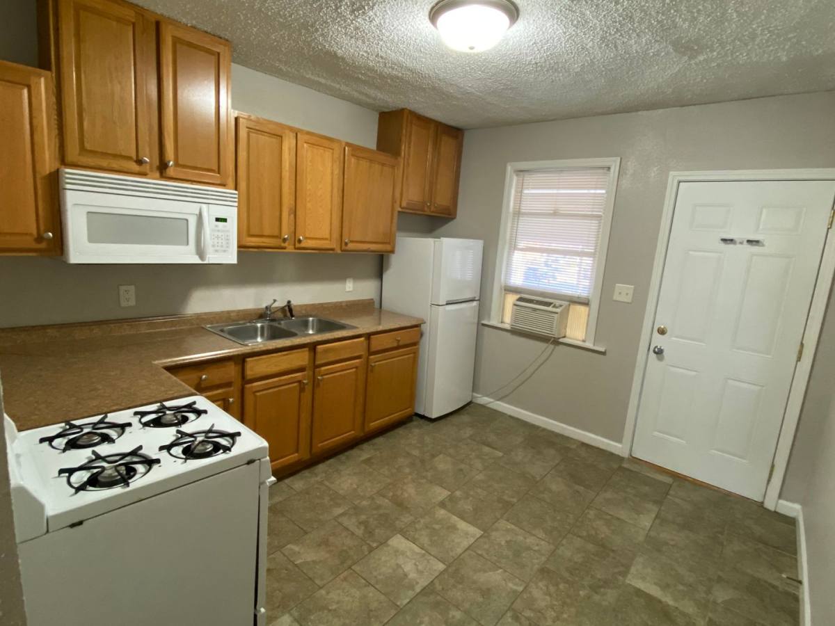 Apartment for rent at 1147 26th St, Des Moines, IA 50311