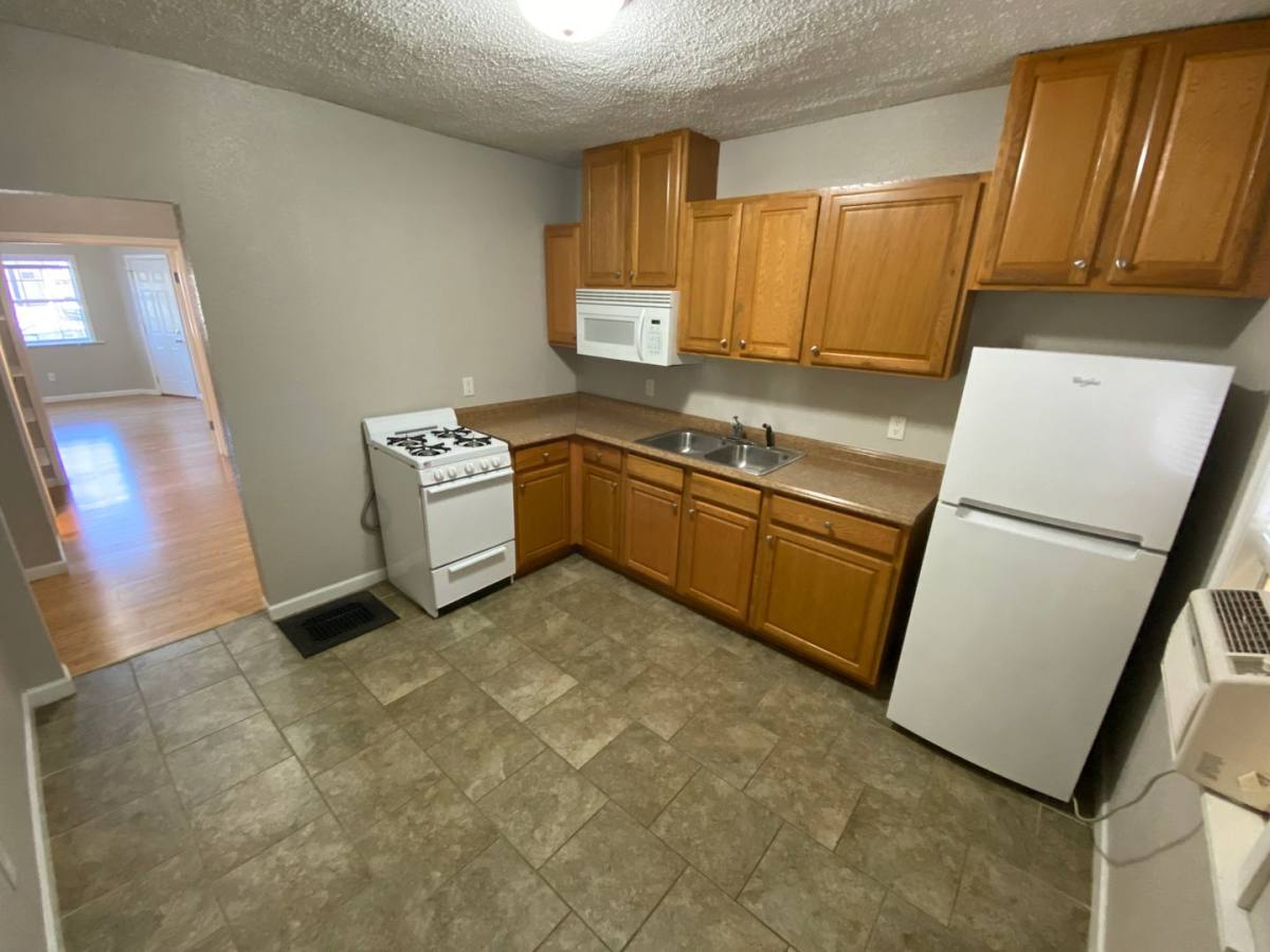 Apartment for rent at 1147 26th St, Des Moines, IA 50311