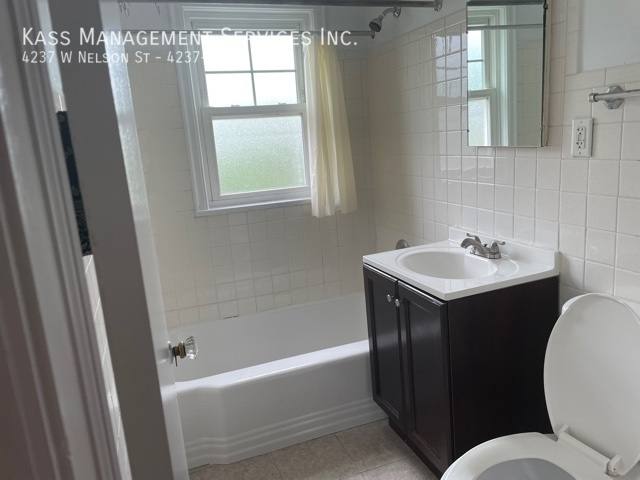Apartment for rent at 4237 W Nelson St #2, Chicago, IL 60641