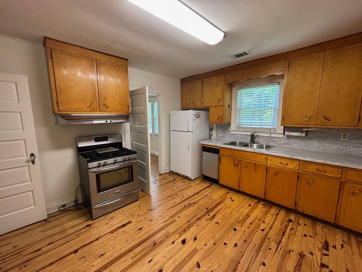 House for rent at 915 Brandon Ave, Columbia, SC 29209
