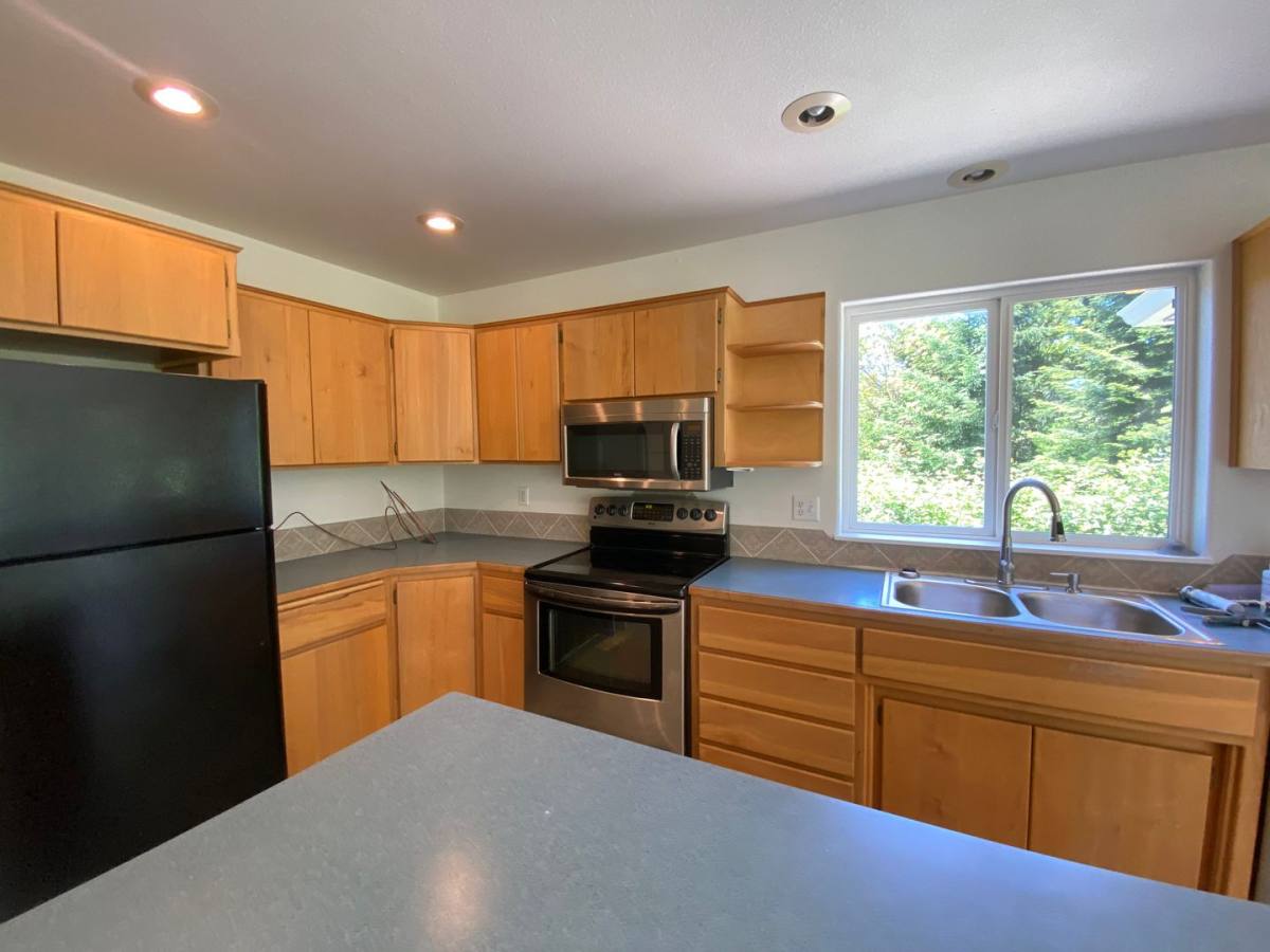 House for rent at 31934 Deberry Rd, Creswell, OR 97426