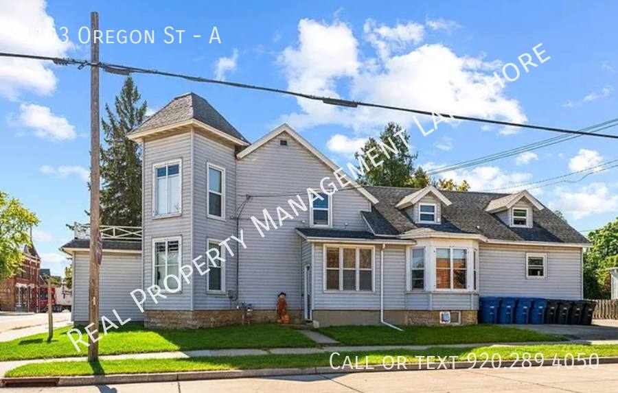 Apartment for rent at 1103 Oregon St #A, Oshkosh, WI 54902