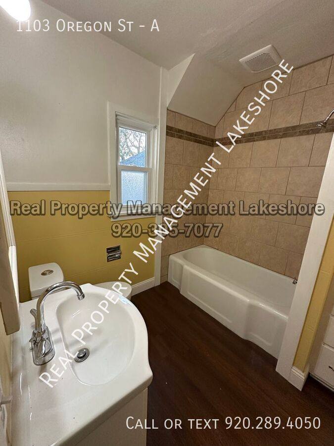Apartment for rent at 1103 Oregon St #A, Oshkosh, WI 54902