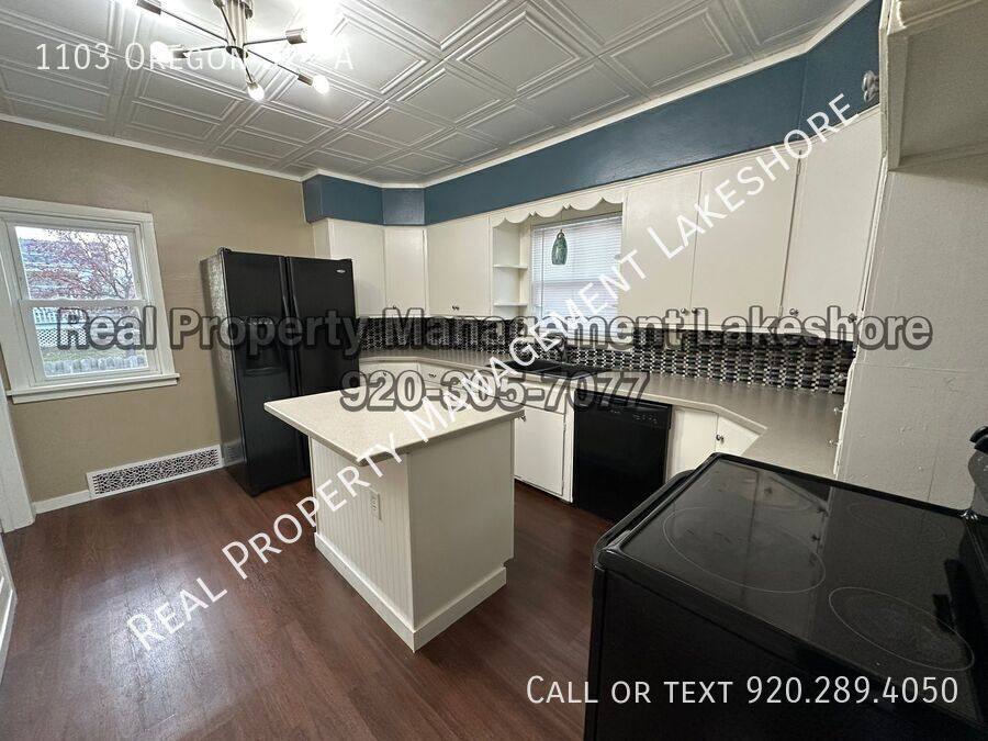 Apartment for rent at 1103 Oregon St #A, Oshkosh, WI 54902