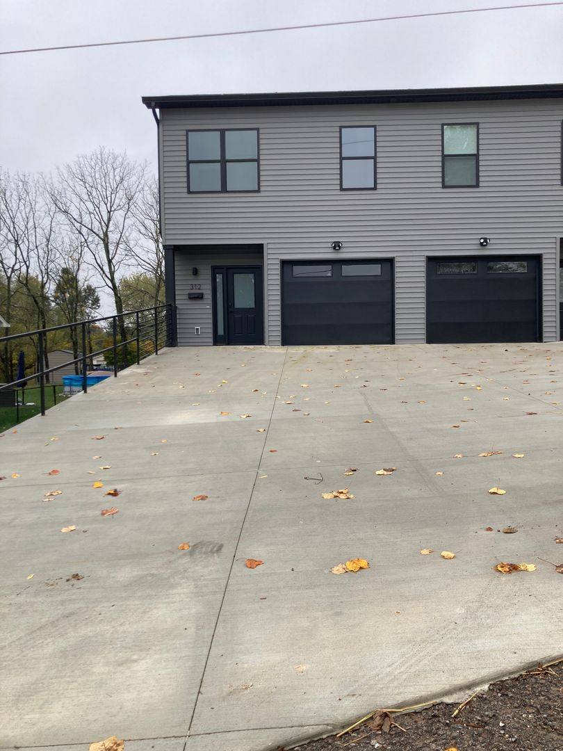 Townhouse for rent at 312 Lincoln St, Vine Grove, KY 40175