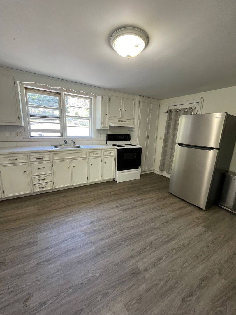Apartment for rent at 81 Torrington Ave #5, Canton, CT 06019