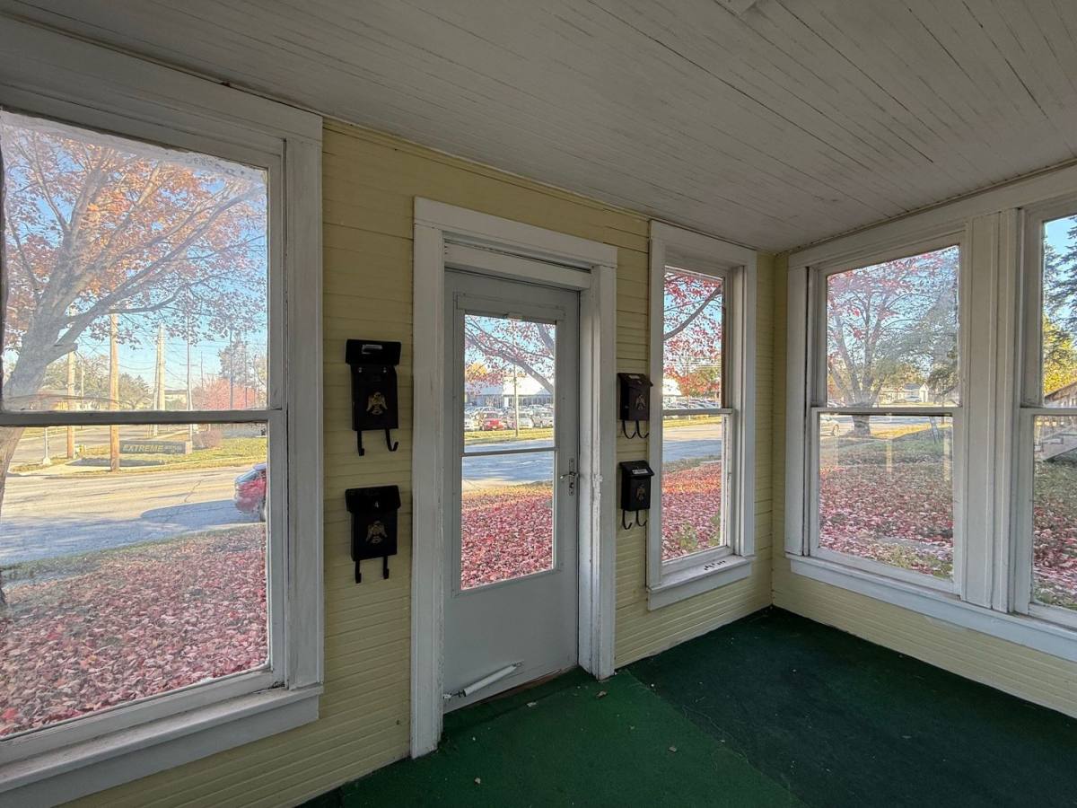 Apartment for rent at 1464 E 14th St, Des Moines, IA 50316