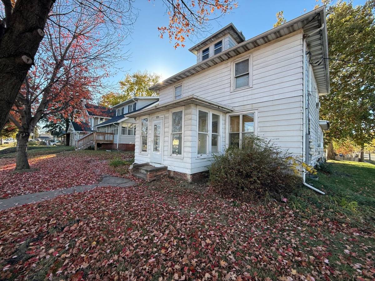 Apartment for rent at 1464 E 14th St, Des Moines, IA 50316