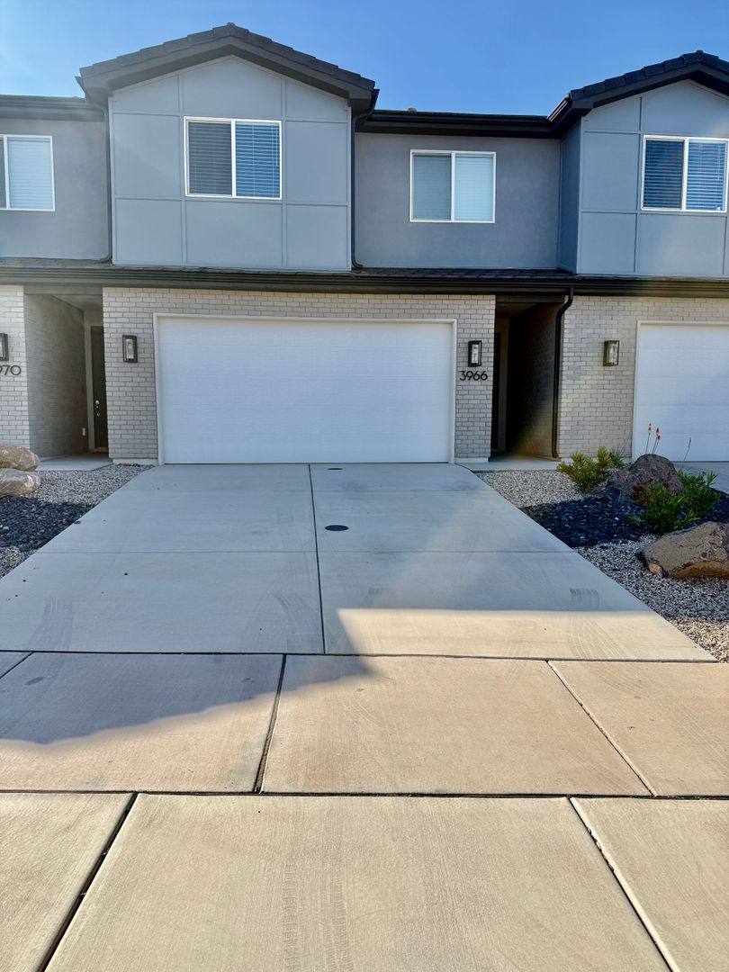 Townhouse for rent at 3966 E Razor Dr, Washington, UT 84780