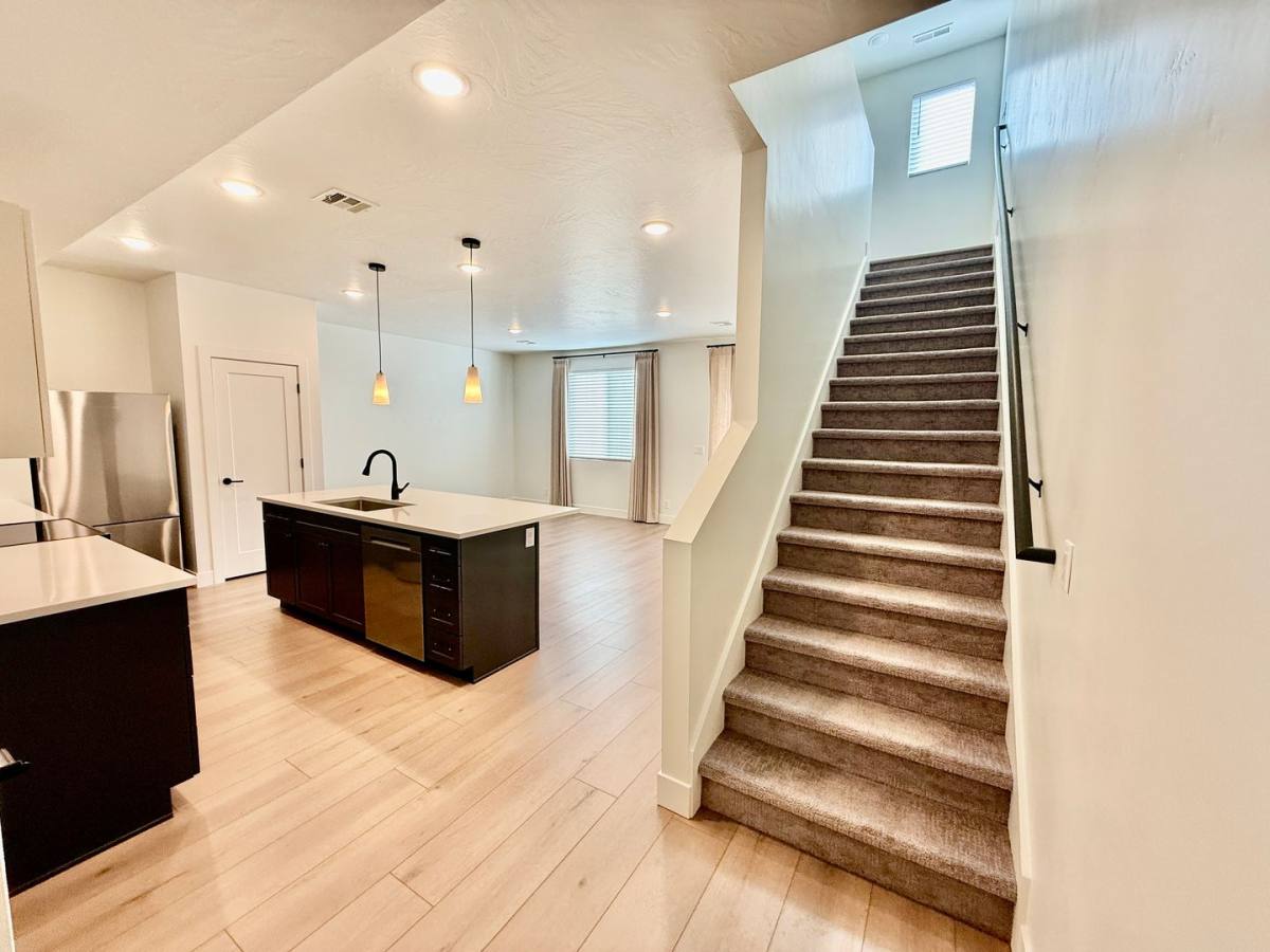 Townhouse for rent at 3966 E Razor Dr, Washington, UT 84780