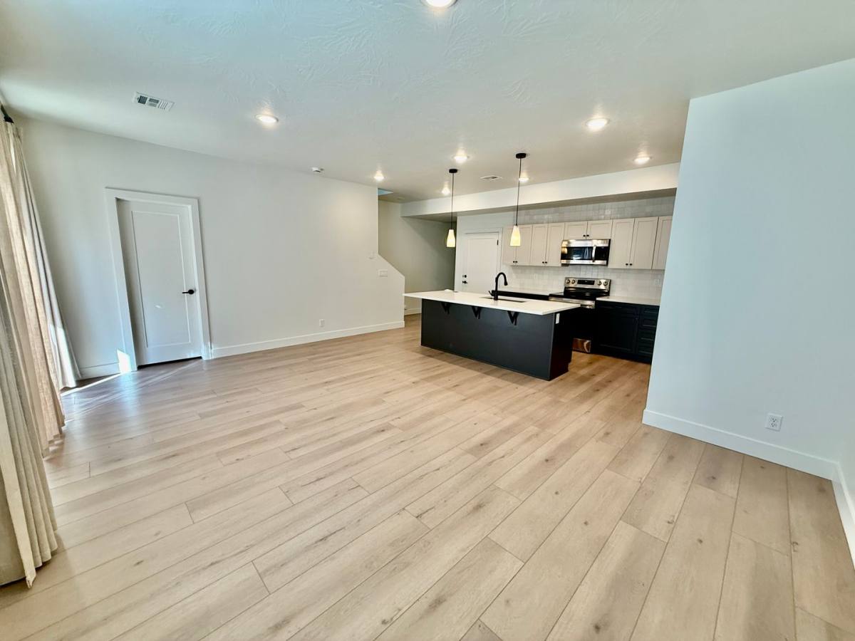 Townhouse for rent at 3966 E Razor Dr, Washington, UT 84780