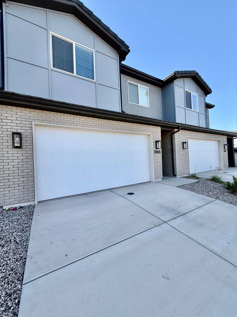 Townhouse for rent at 3966 E Razor Dr, Washington, UT 84780
