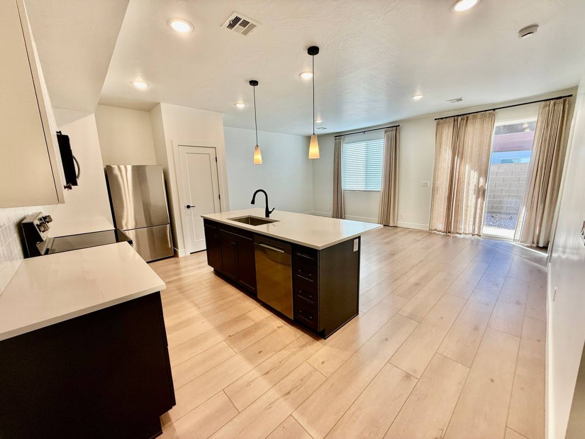 Townhouse for rent at 3966 E Razor Dr, Washington, UT 84780