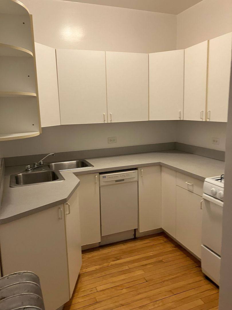 Apartment for rent at 4408 N Rockwell St, Chicago, IL 60618