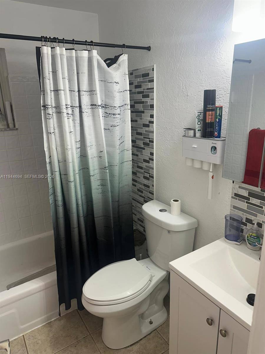 Apartment for rent at 984 W 40th St #984-2, Hialeah, FL 33012