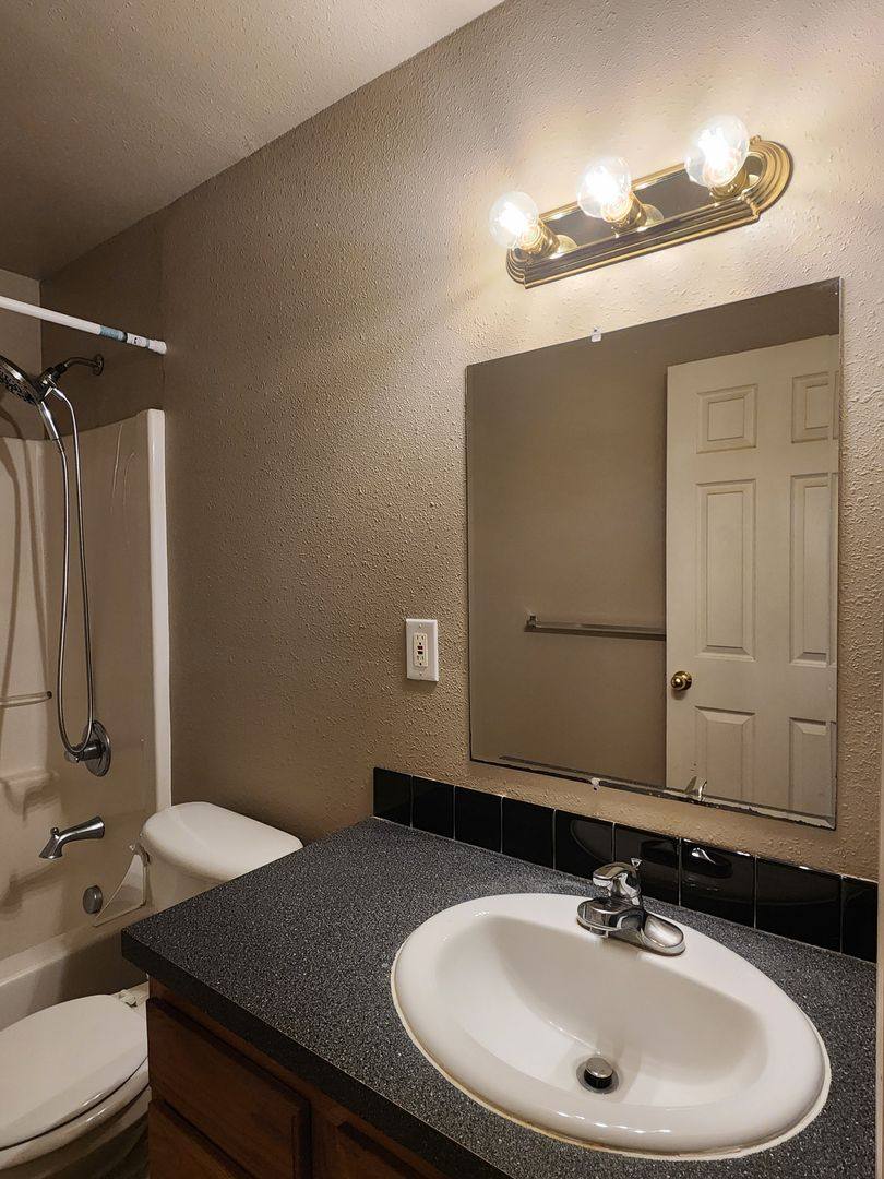 Apartment for rent at 204 N Harrison St, Newberg, OR 97132