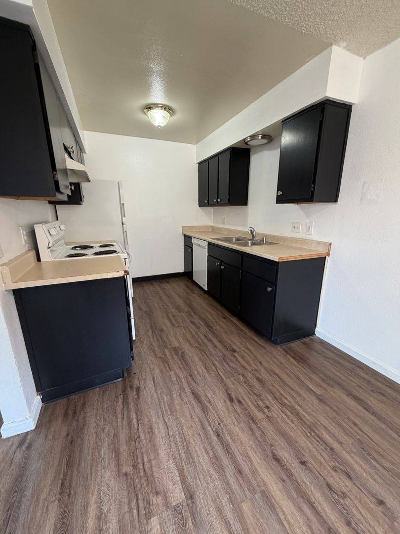 Apartment for rent at 2015 E Pontiac Way, Fresno, CA 93726