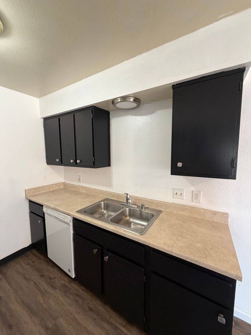 Apartment for rent at 2015 E Pontiac Way, Fresno, CA 93726