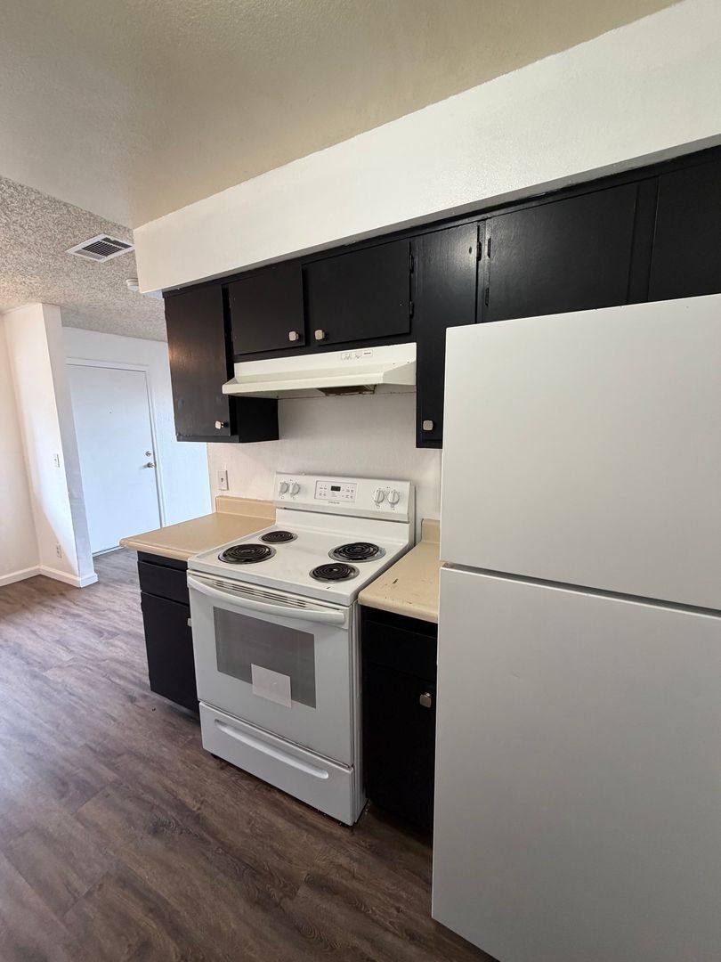 Apartment for rent at 2015 E Pontiac Way, Fresno, CA 93726