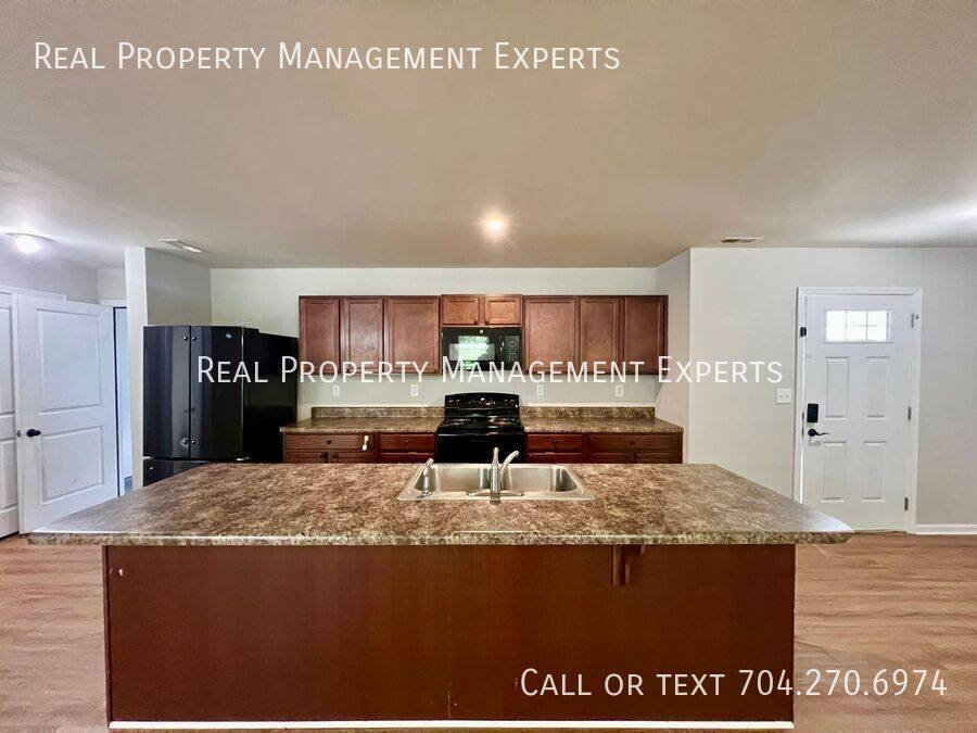House for rent at 1819 Hooper Court, Charlotte, NC 28212