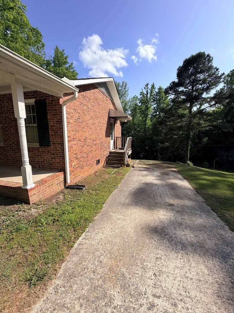 Apartment for rent at 10 Dogwood Lane, Ware Shoals, SC 29692