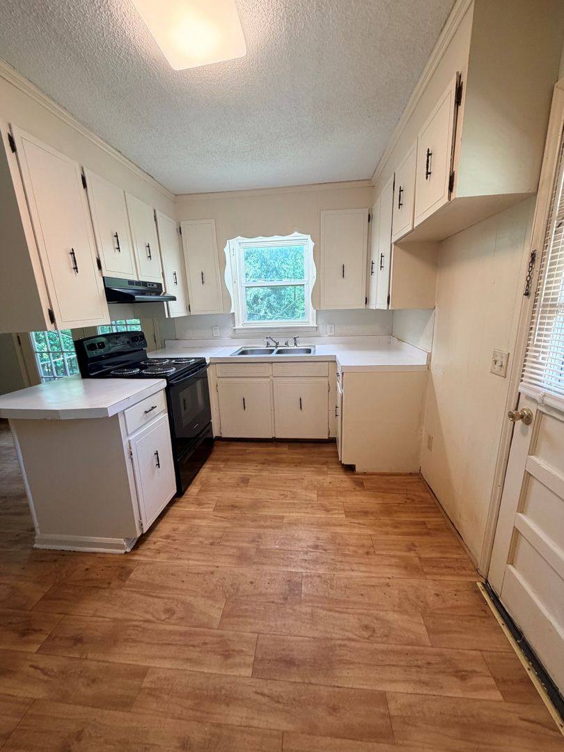 Apartment for rent at 10 Dogwood Lane, Ware Shoals, SC 29692