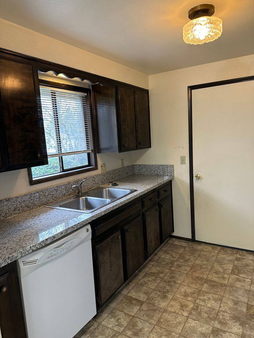 Apartment for rent at 4204 SE Evergreen, Albany, OR 97322