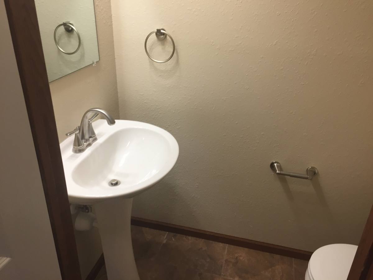 Townhouse for rent at 1126 B Expansion Dr, Hazen, ND 58545