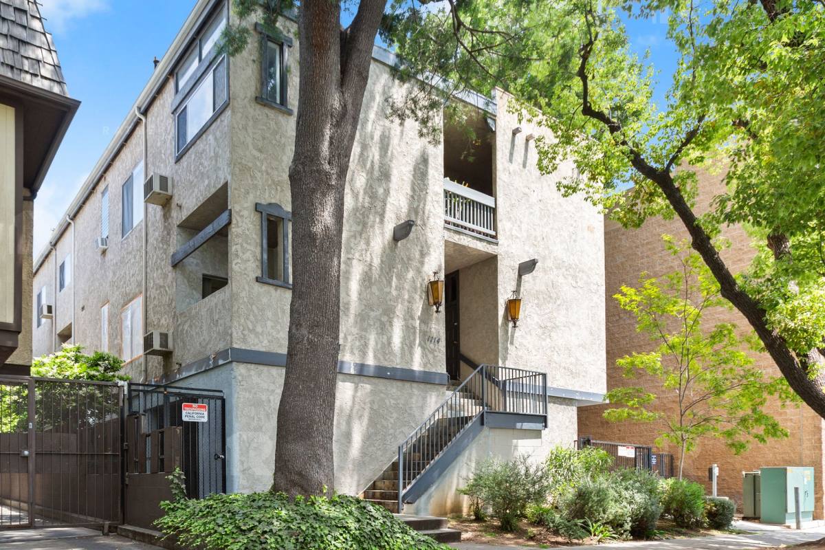 Apartment for rent at 1114 N Kings Rd, West Hollywood, CA 90069