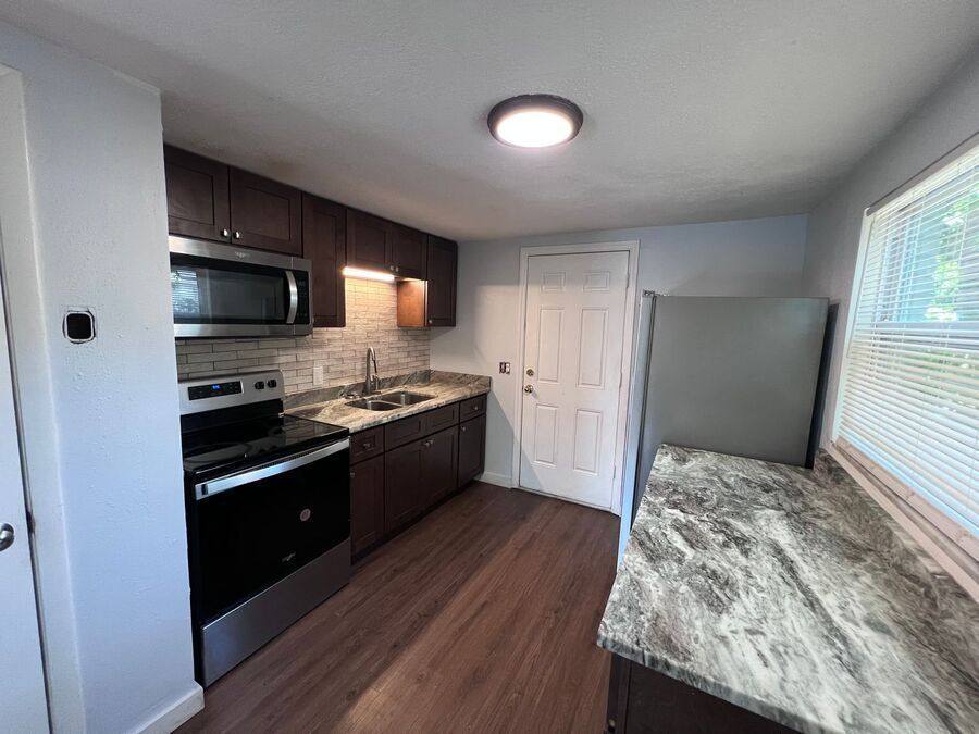 Apartment for rent at 9314 Eastfield Rd #B, Thonotosassa, FL 33592