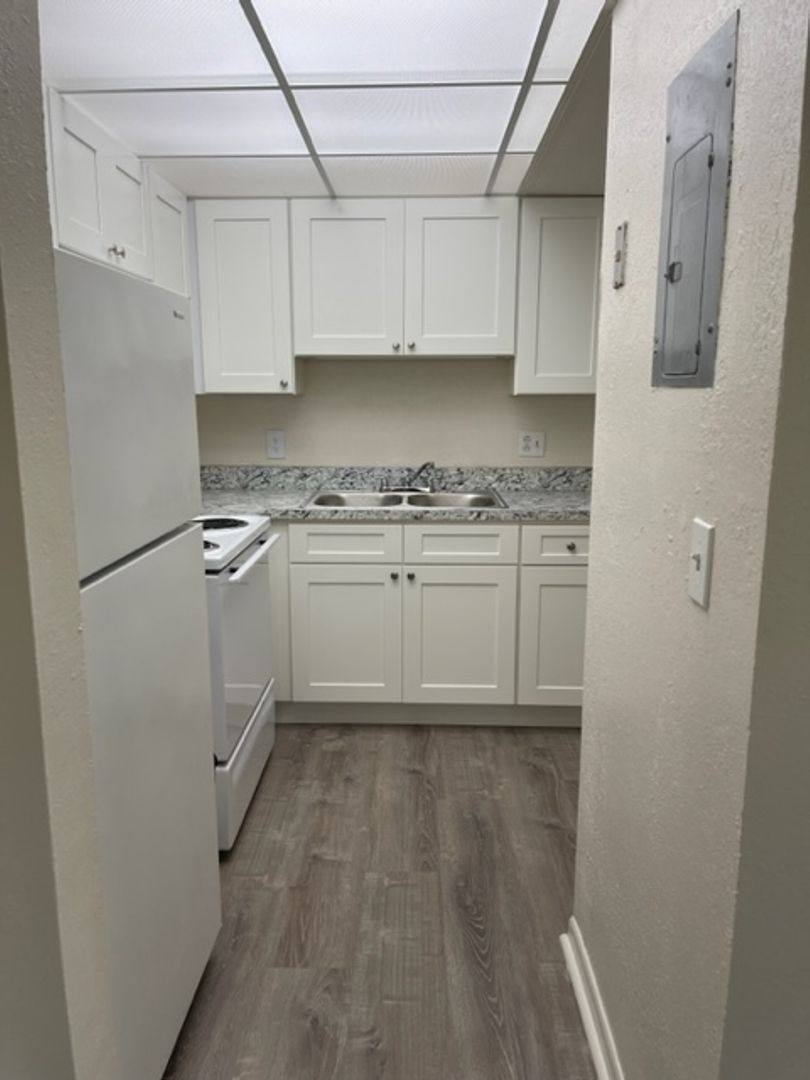Apartment for rent at 525 Kirk Rd, West Palm Beach, FL 33406