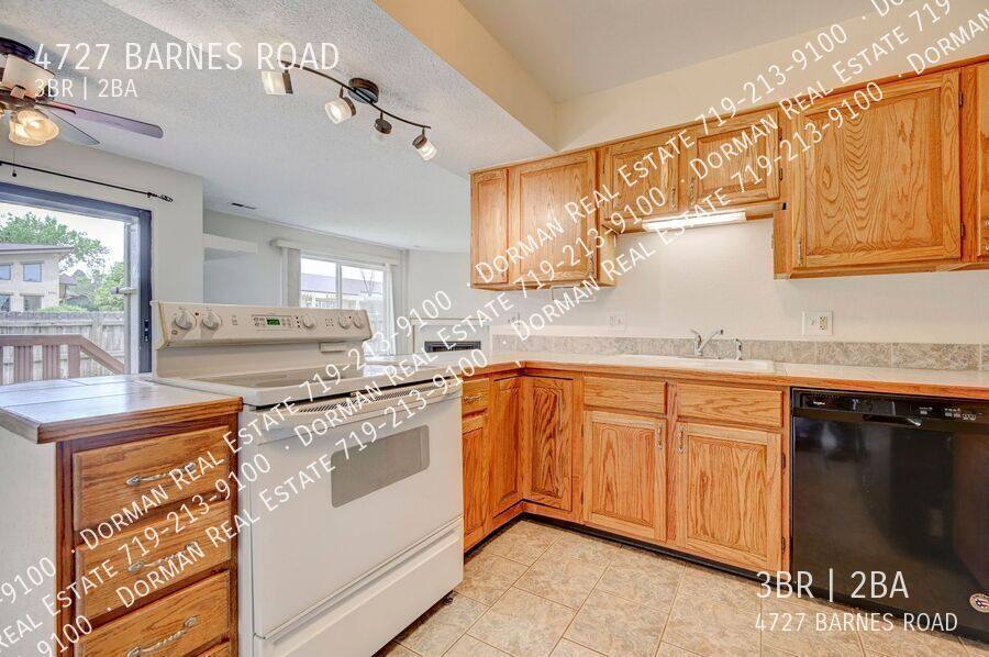 Townhouse for rent at 4727 Barnes Rd, Colorado Springs, CO 80917