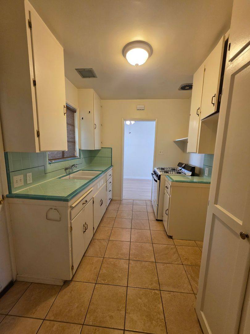 Apartment for rent at 2904 Sunset Ave, Bakersfield, CA 93304