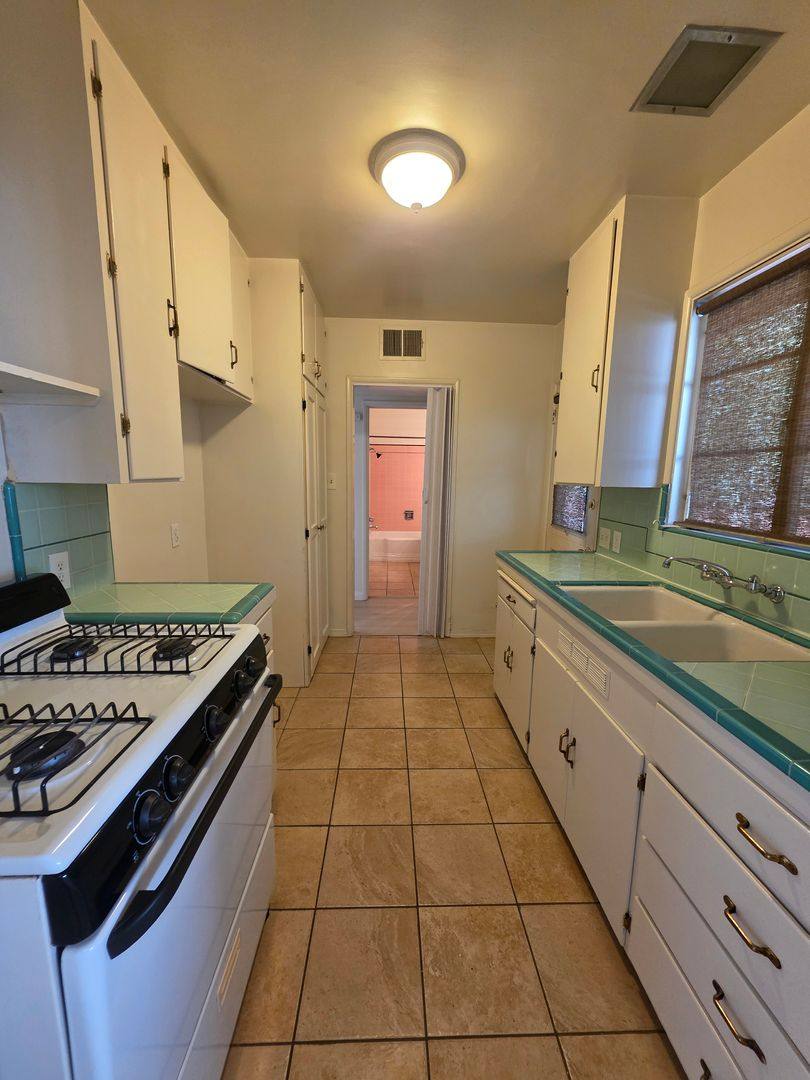 Apartment for rent at 2904 Sunset Ave, Bakersfield, CA 93304