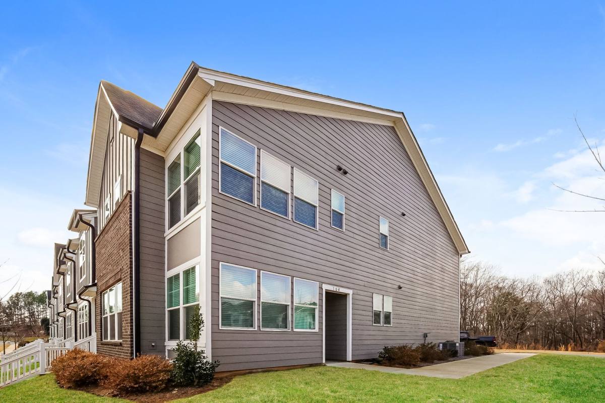 Townhouse for rent at 143 Carriage Club Dr, Mooresville, NC 28117