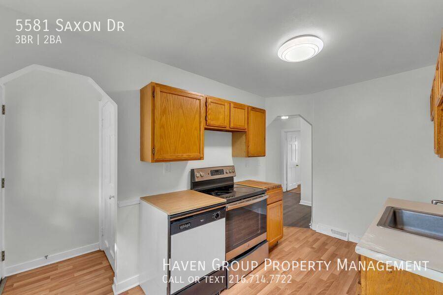 House for rent at 5581 Saxon Dr, Cleveland, OH 44125