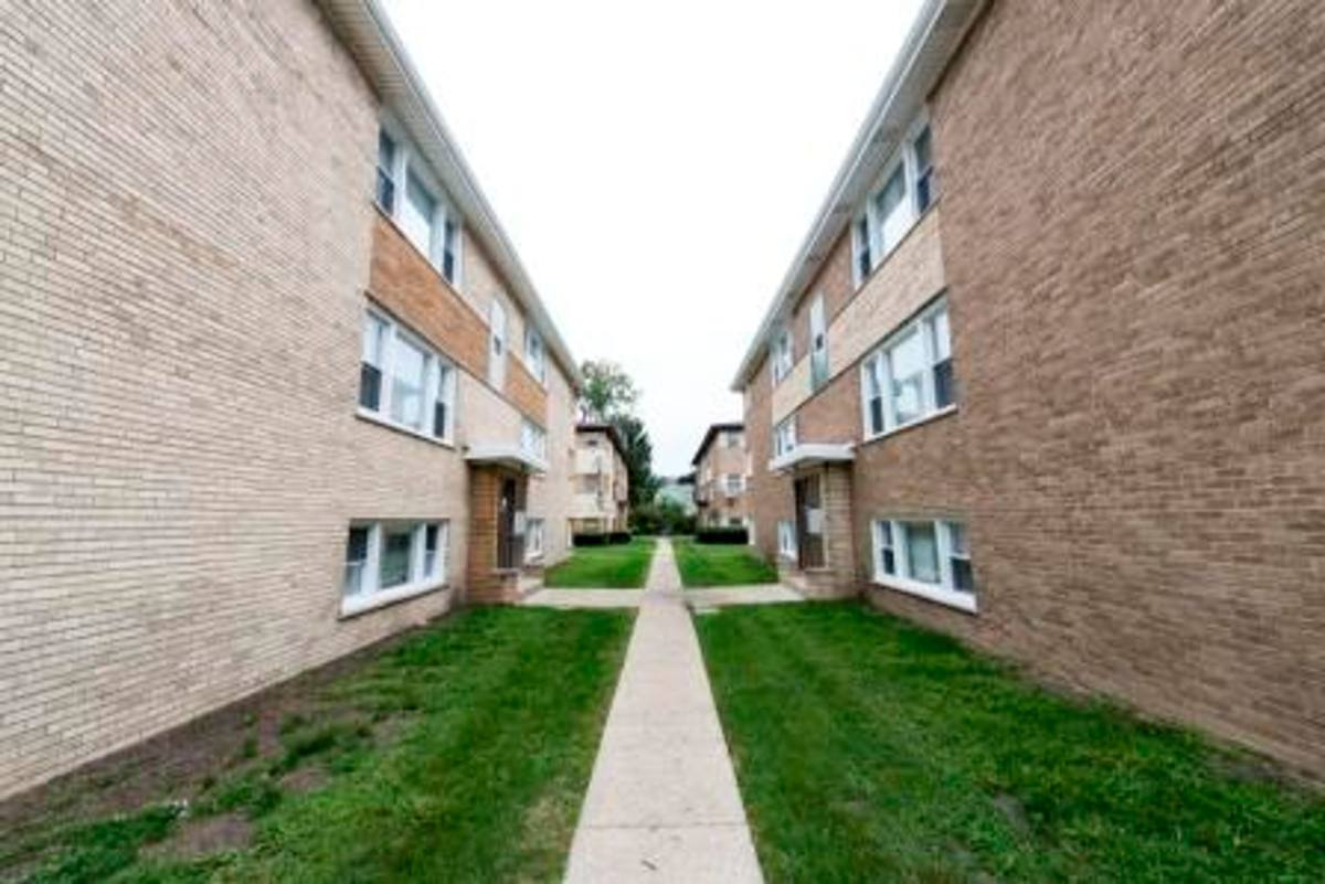 Apartment for rent at 2062 W 135th Place, Blue Island, IL 60406