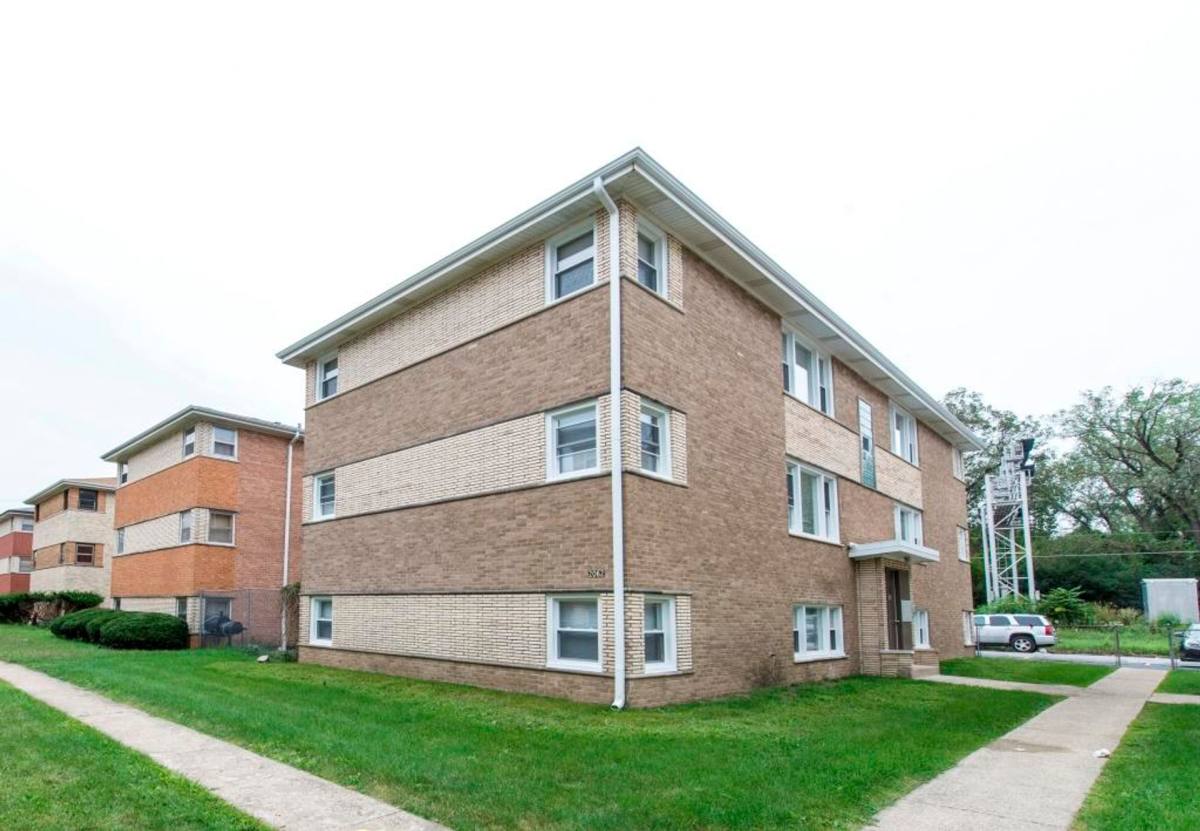 Apartment for rent at 2062 W 135th Place, Blue Island, IL 60406