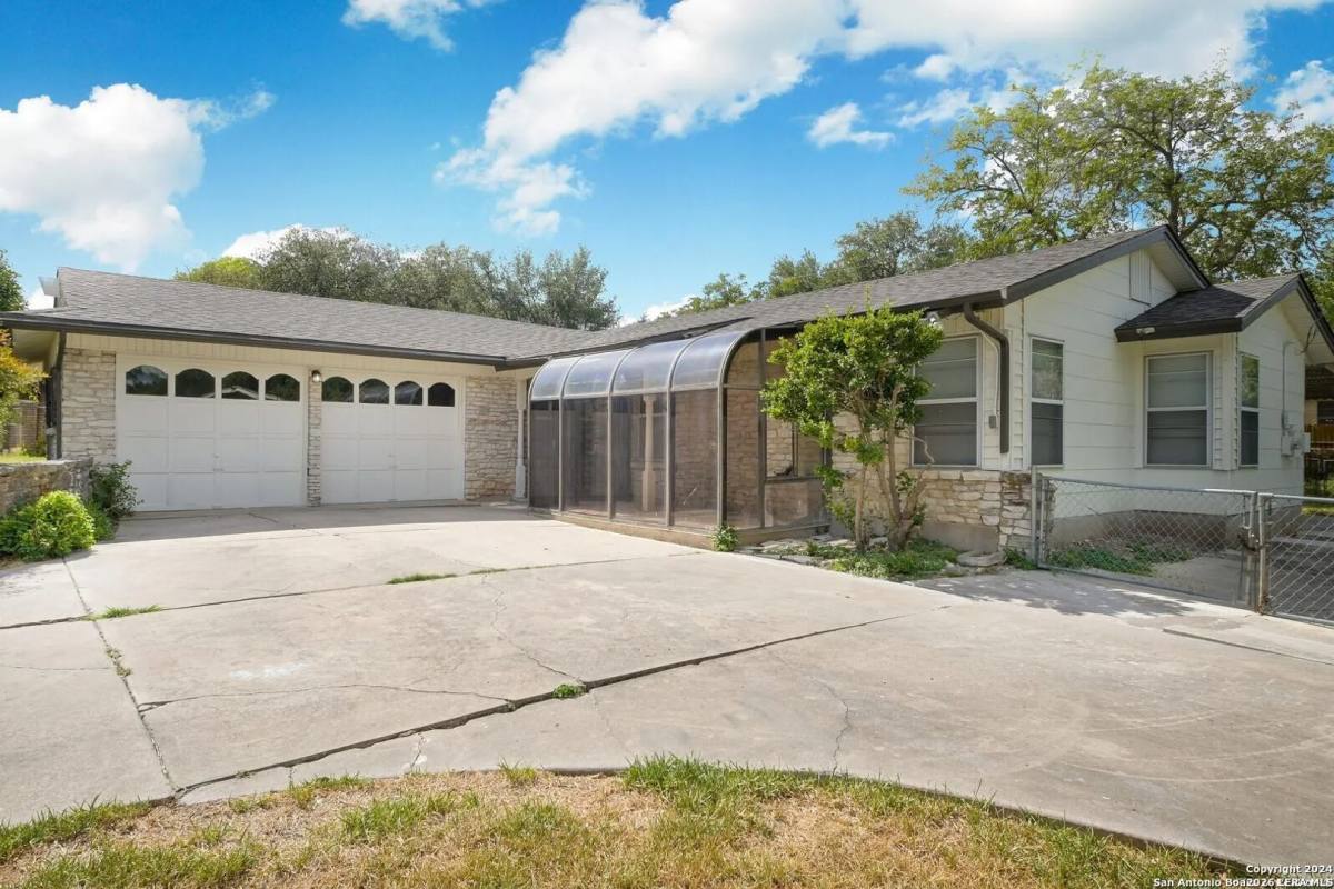 House for rent at 5915 Gabor Dr, San Antonio, TX 78240