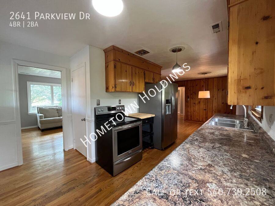 House for rent at 2641 Parkview Dr, Vinton, VA 24179